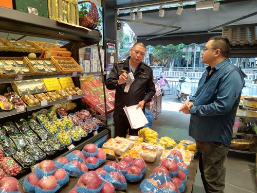 守護消費與生態(tài) 瀘州納溪市場監(jiān)管局開展生鮮食用農(nóng)產(chǎn)品過度包裝專項檢查